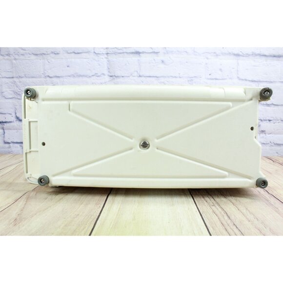 Vintage Singer Golden Touch & Sew Deluxe Zig Zag Model 750 Sewing Machine - Picture 6 of 8